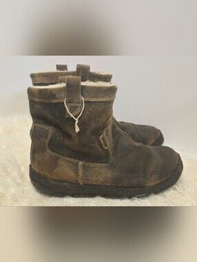 Clarks Brown Suede Shearling-Lined Boots